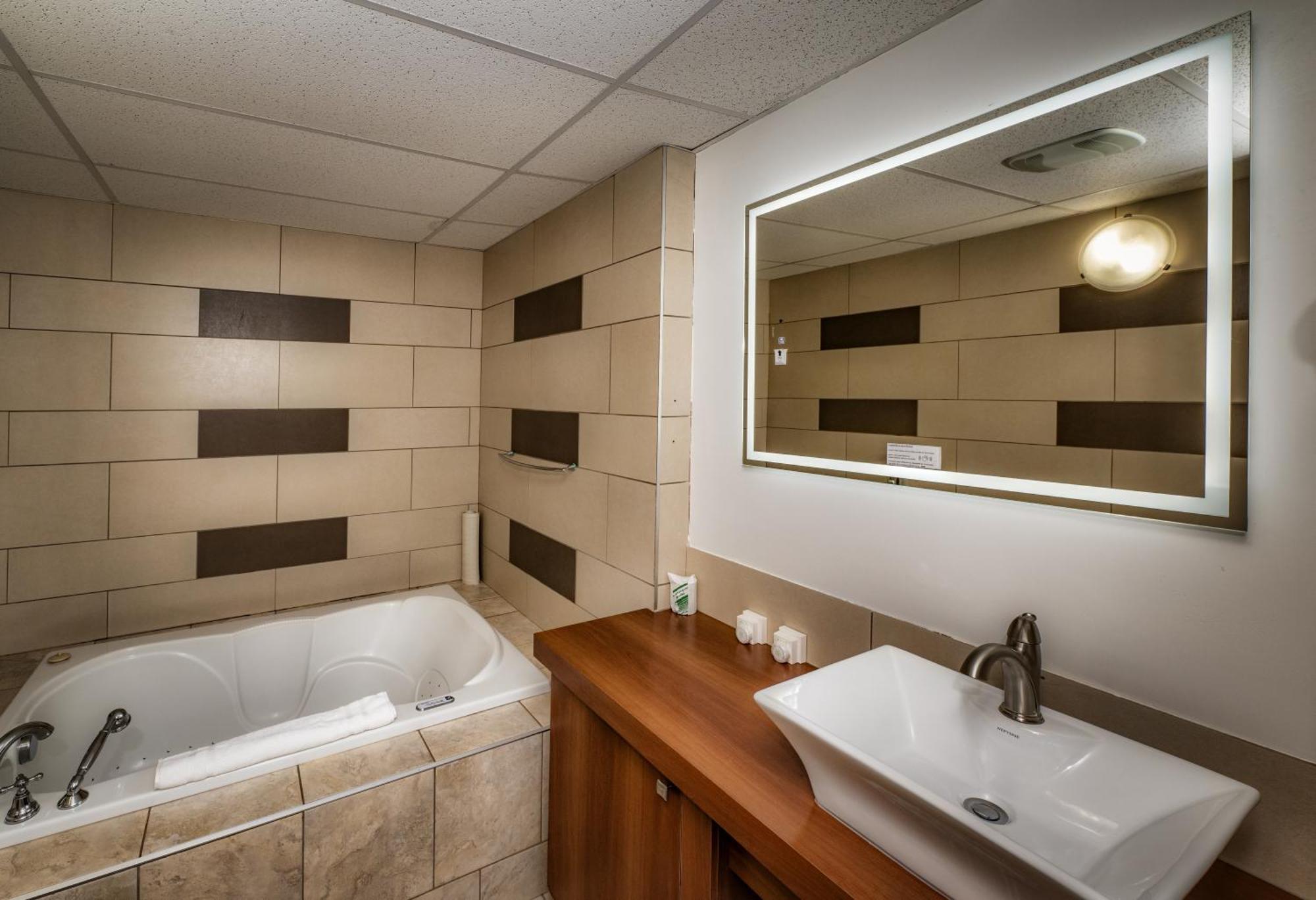 Clarion Pointe La Malbaie Hotel Ngoại thất bức ảnh